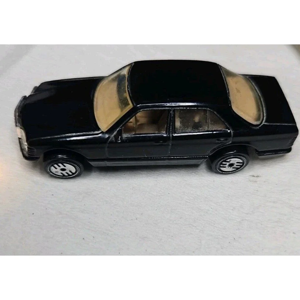HW Mercedes-Benz 380 SEL 
